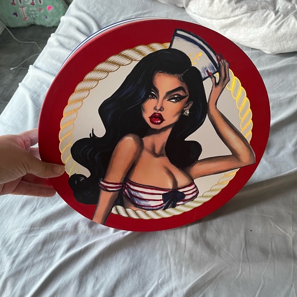 Limited edition Kyle Jenner sailor PR Box only no make up included - Picture 2 of 3